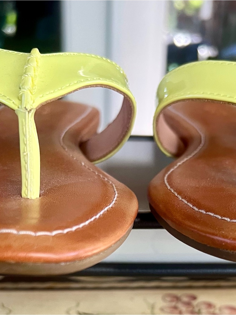 UGG Tuolumne Lime Yellow Patent Leather Thong Sandals - Picture 5 of 9